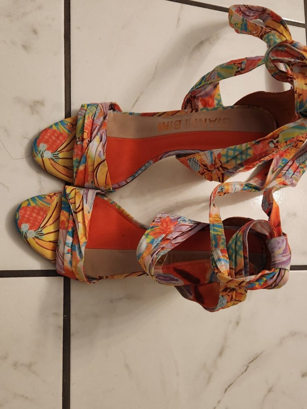 8.5 Colorful/tropical Gianni Bini block heel - Picture 4 of 5